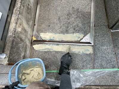 しみ抜き 施工中